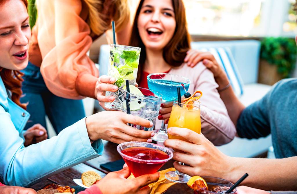 How Social Art Activities Can Transform Ordinary Gatherings Into Memorable Moments